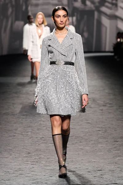 Look 24